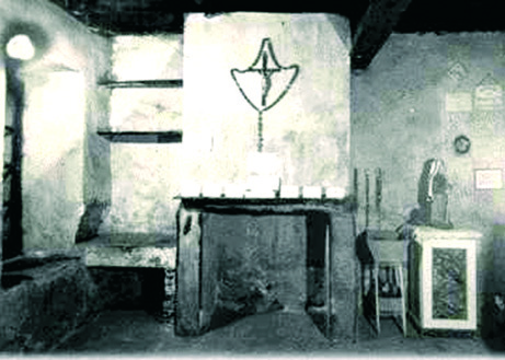 La Grotta di Massabielle a Lourdes, luogo delle 18 apparizioni mariane a santa Bernadette Soubirous (1858)